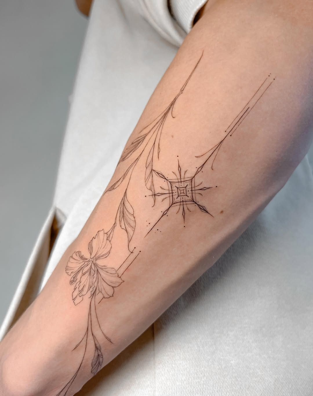 Fineline floral geometrico